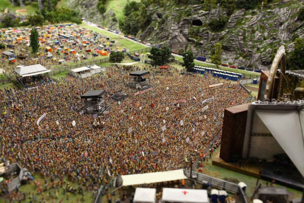 Miniaturowy koncert DJ Bobo