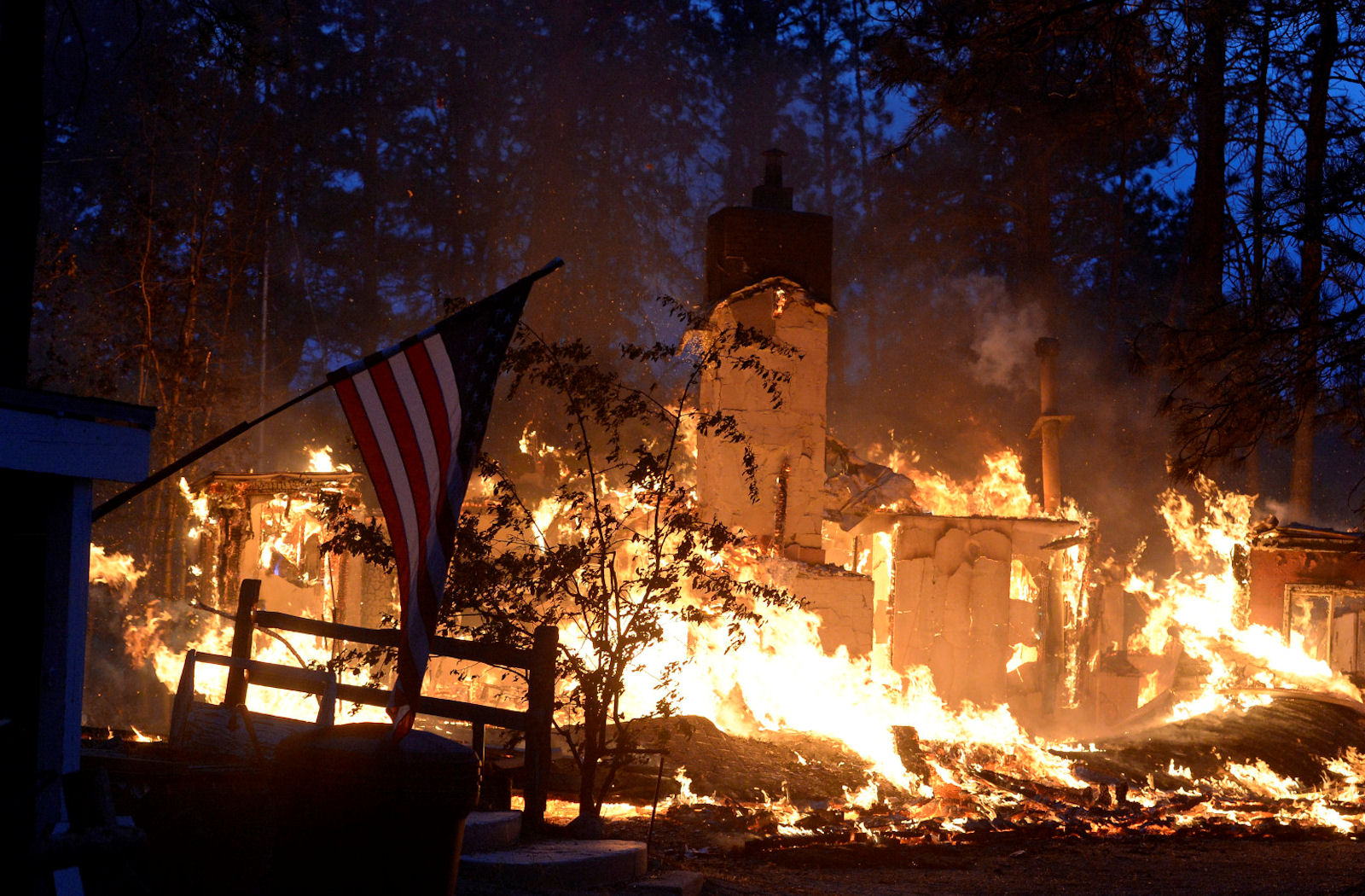 Pożary w USA. Tak parki rozrywki reagują na kryzys
