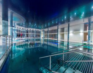 Basen w Hotelu Kiston