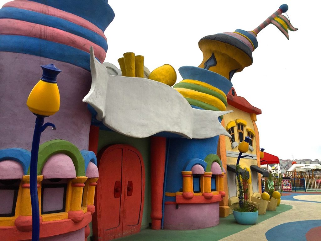 I dla odmiany - choć nie widać na zdjęciu - podniszczone styrodurowe dekoracje