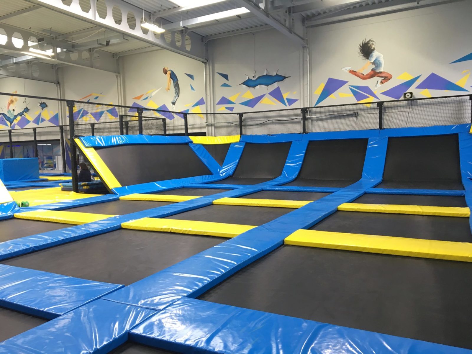 Arena do gry w zbijaka (fot. Testing Attractions)