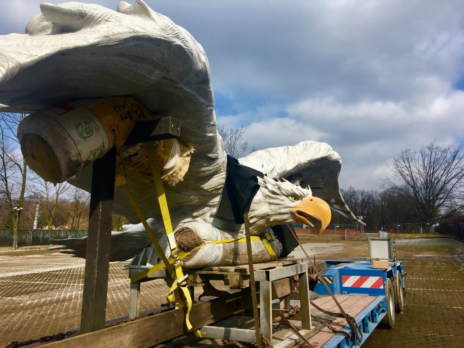 Orzeł na przyczepie (fot. Legendia)