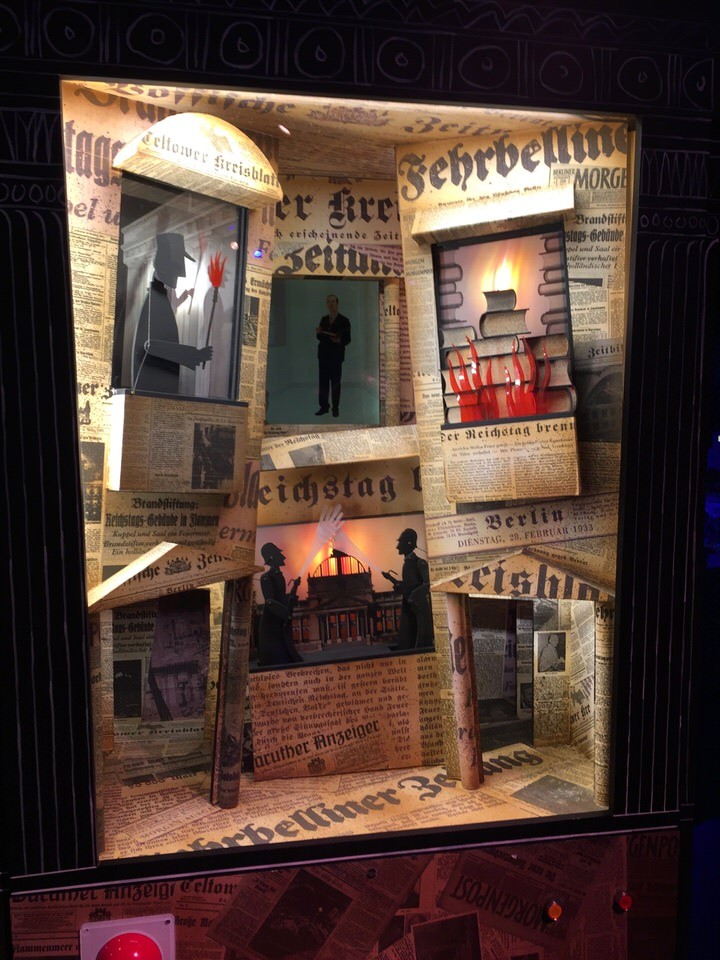 Jeden z artystycznych boksów z interaktywną scenką