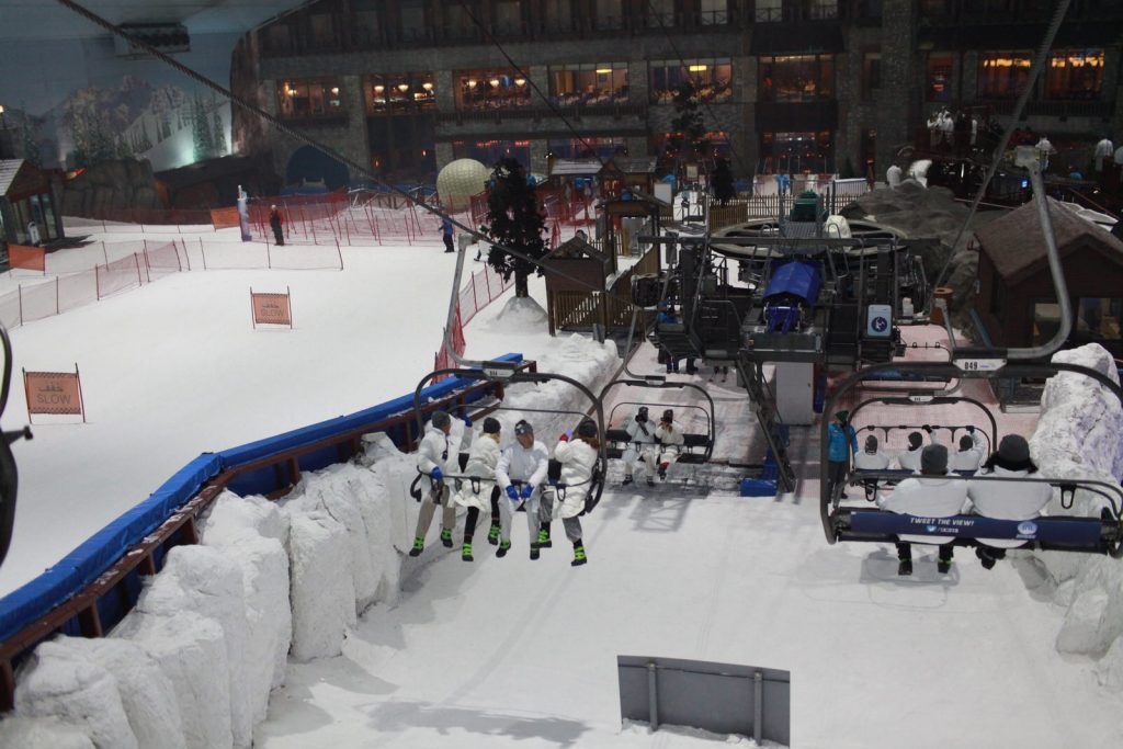 I zaczynamy podróż w złowieszczo bezalkoholowe szczyty Dubaju