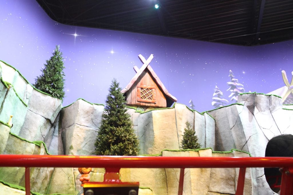 Siatkobetonowe dekoracje, skały, domki, drzewa