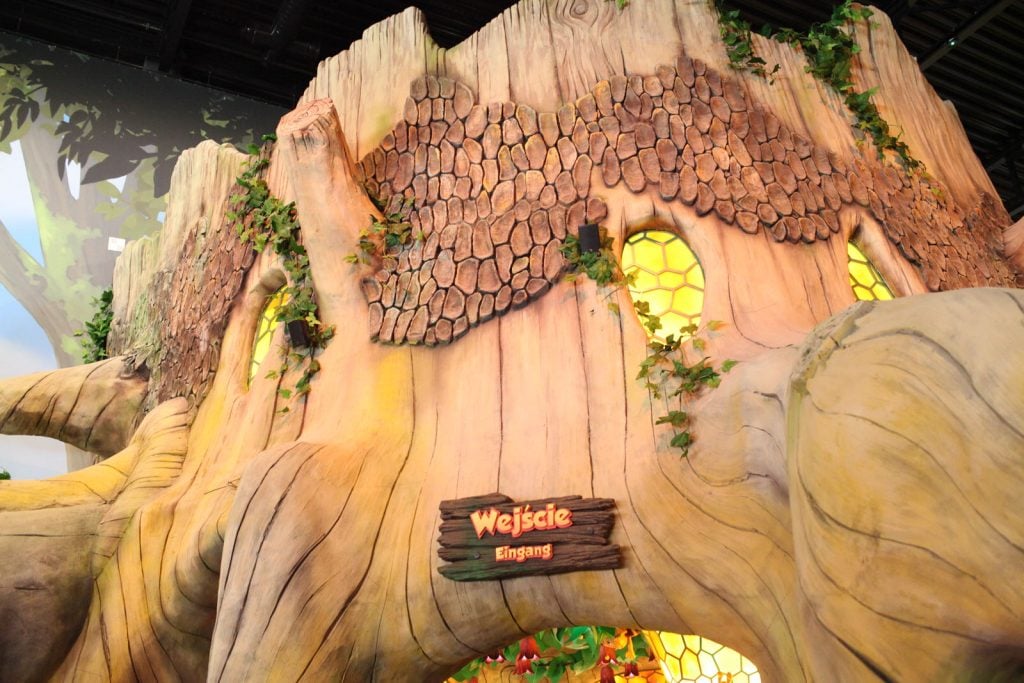 Już jest lecz nie wiadomo gdzie...może schowała się w drzewie?