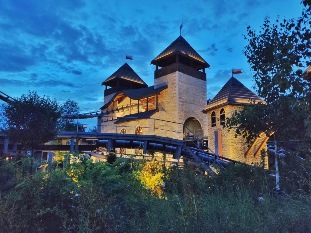 Legendia At Night - Lech Coaster