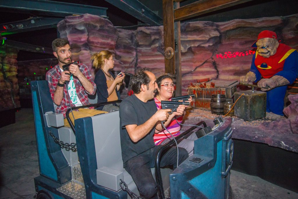 Pałac strachów z pistoletami na wesoło