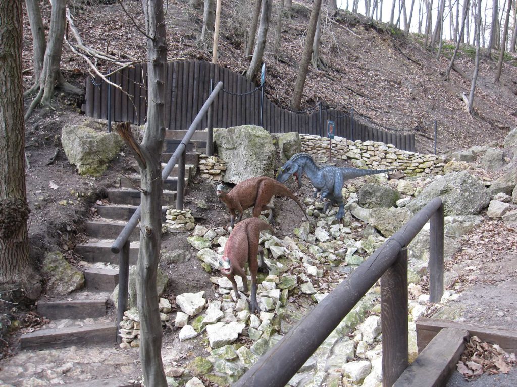 Dinozaury czają się w Bałtowie za każdym rogiem