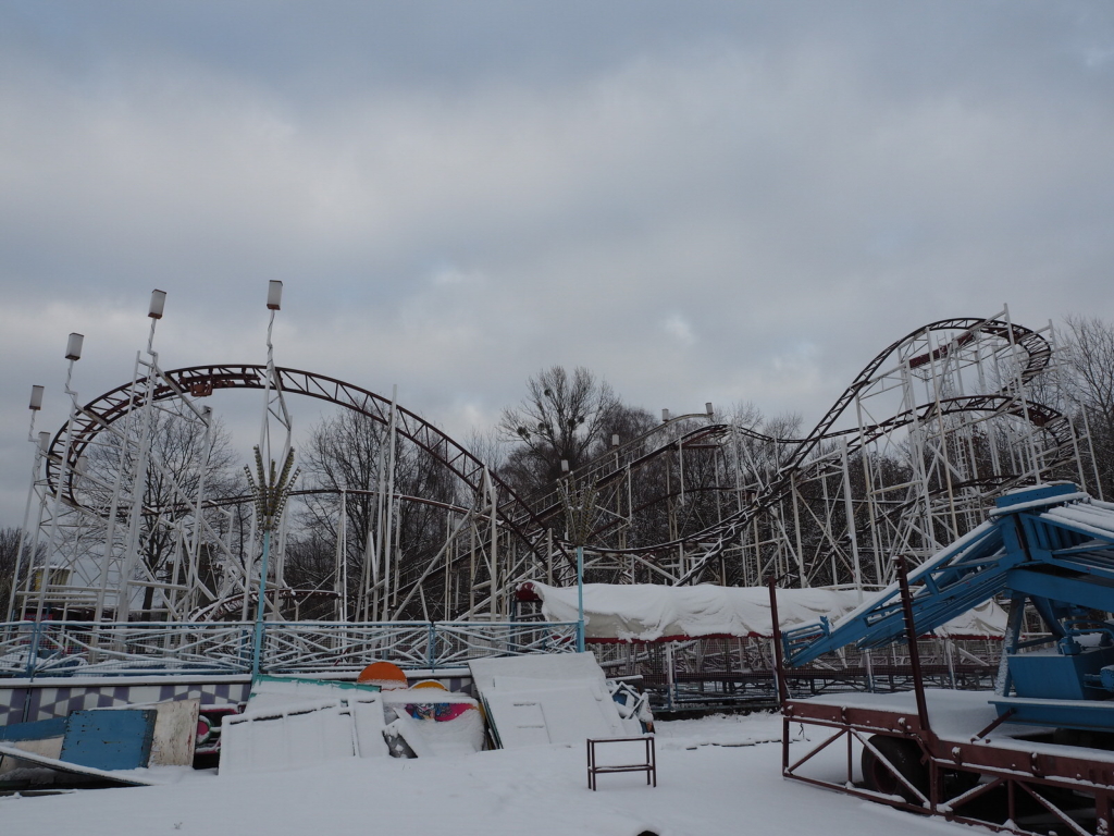 Klasyczny Zyklon. Jak ładnie odnowić taką kolejkę pokazało w poprzednim sezonie śląskie wesołe miasteczko