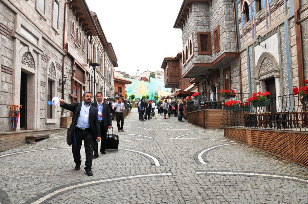 Ulicami Konstantynopola, jeden z lepszych tematycznie fragmentów Vialandu