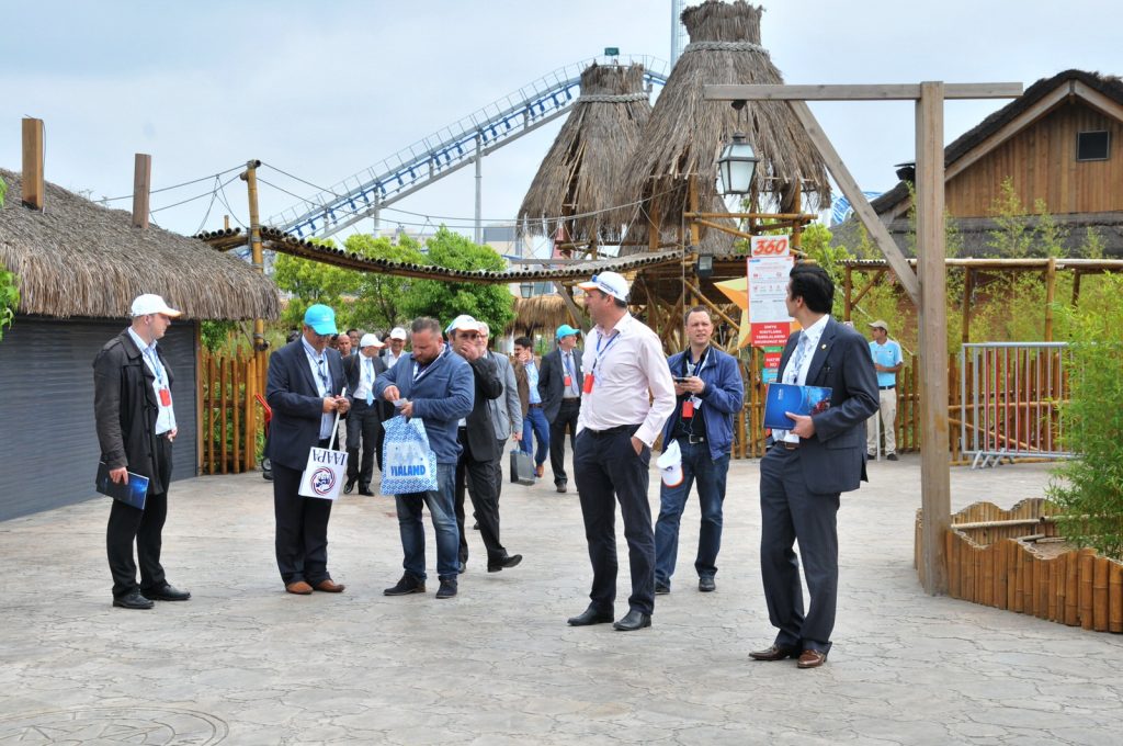 Ważną częścią spotkań jest networking, czyli możliwość poznania ludzi ze swojej branży w mniej formalnych sytuacjach