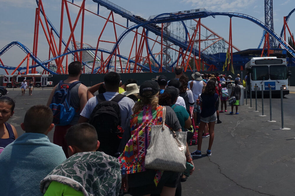 Kolejka w parku rozrywki