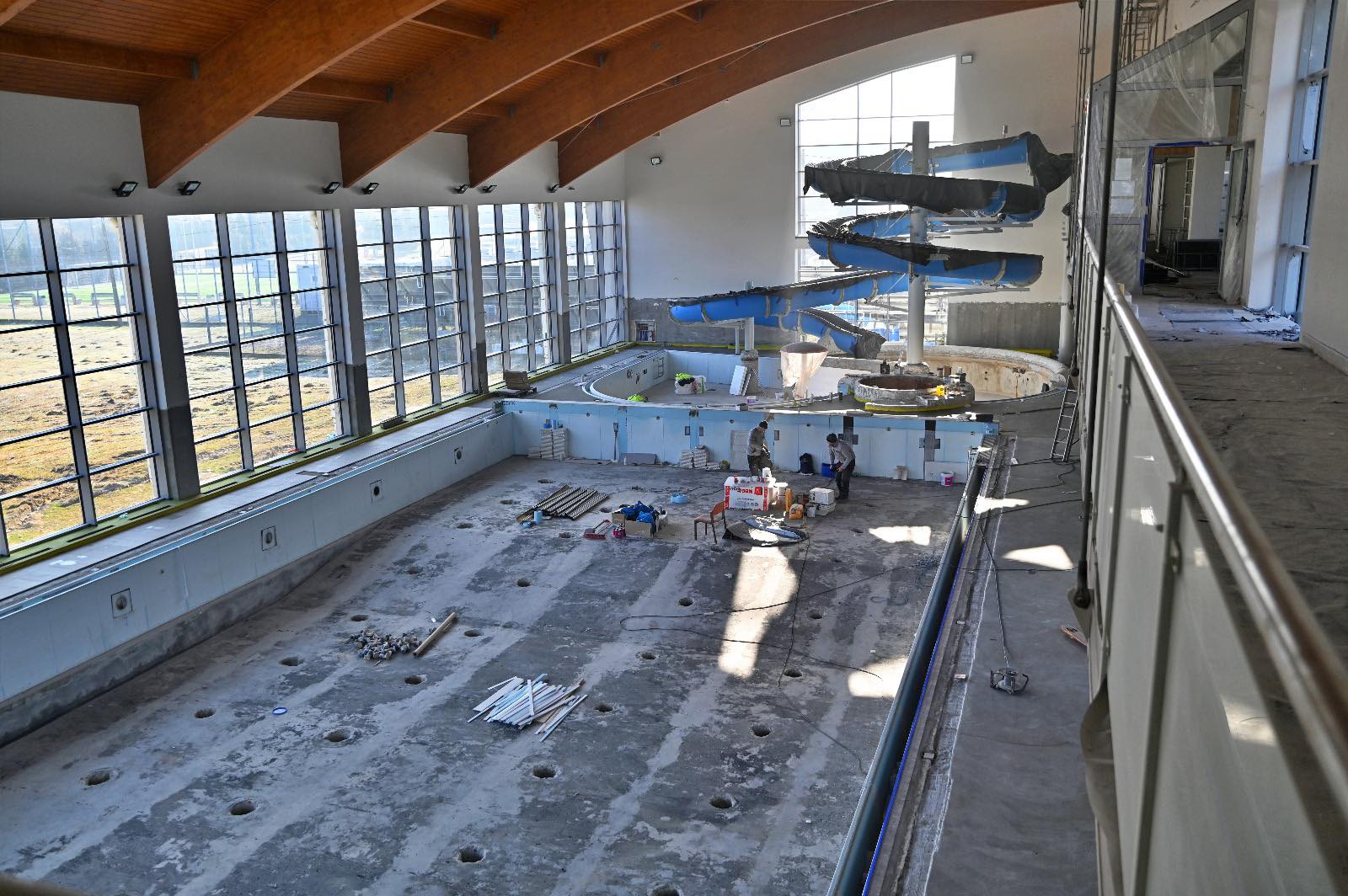 Basen w Brzesku otrzyma nowe życie. Trwa remont pływalni, otwarcie już wkrótce