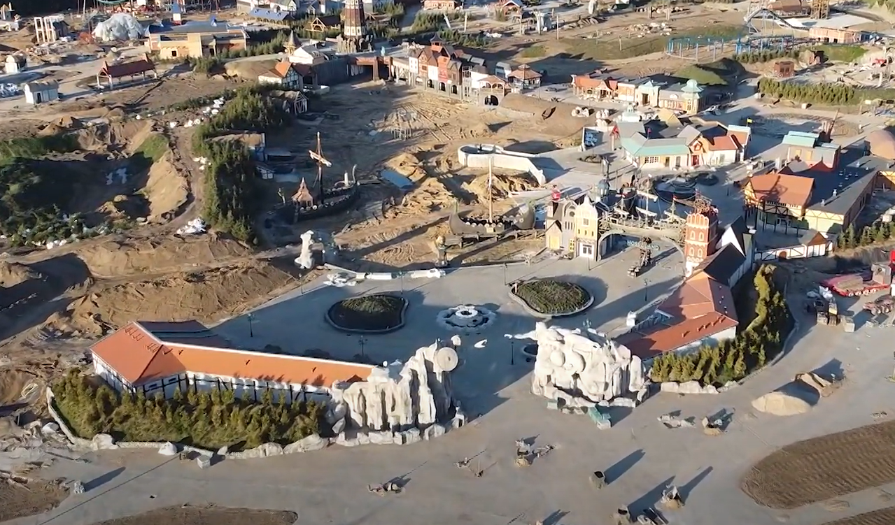 Hossoland na nowym filmie. Tak wygląda dziś teren budowy
